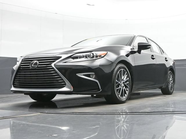 Used 2017 Lexus ES 350 w/ Luxury Package FWD image 29