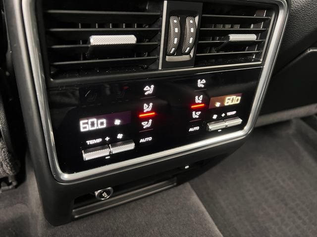Used 2023 Porsche Cayenne AWD/4WD image 20