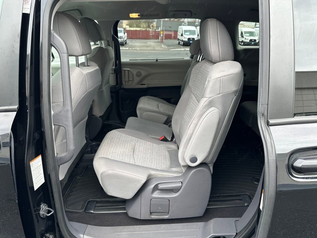 Used 2021 Toyota Sienna LE image 15