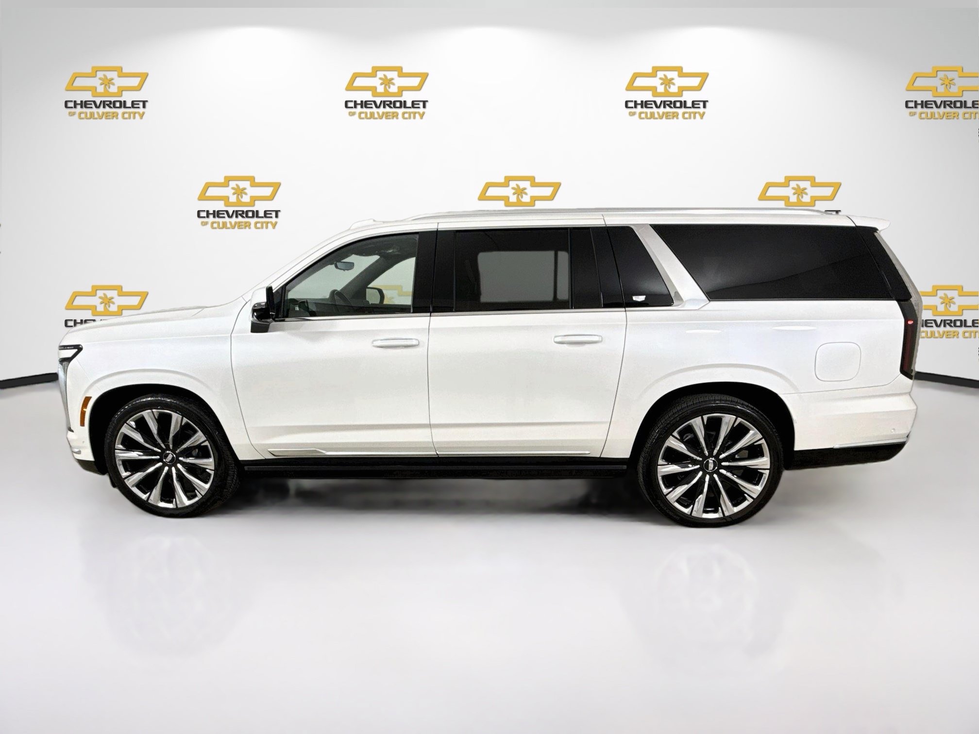 Used 2025 Cadillac Escalade ESV Premium Luxury w/ Touring Package AWD/4WD image 5