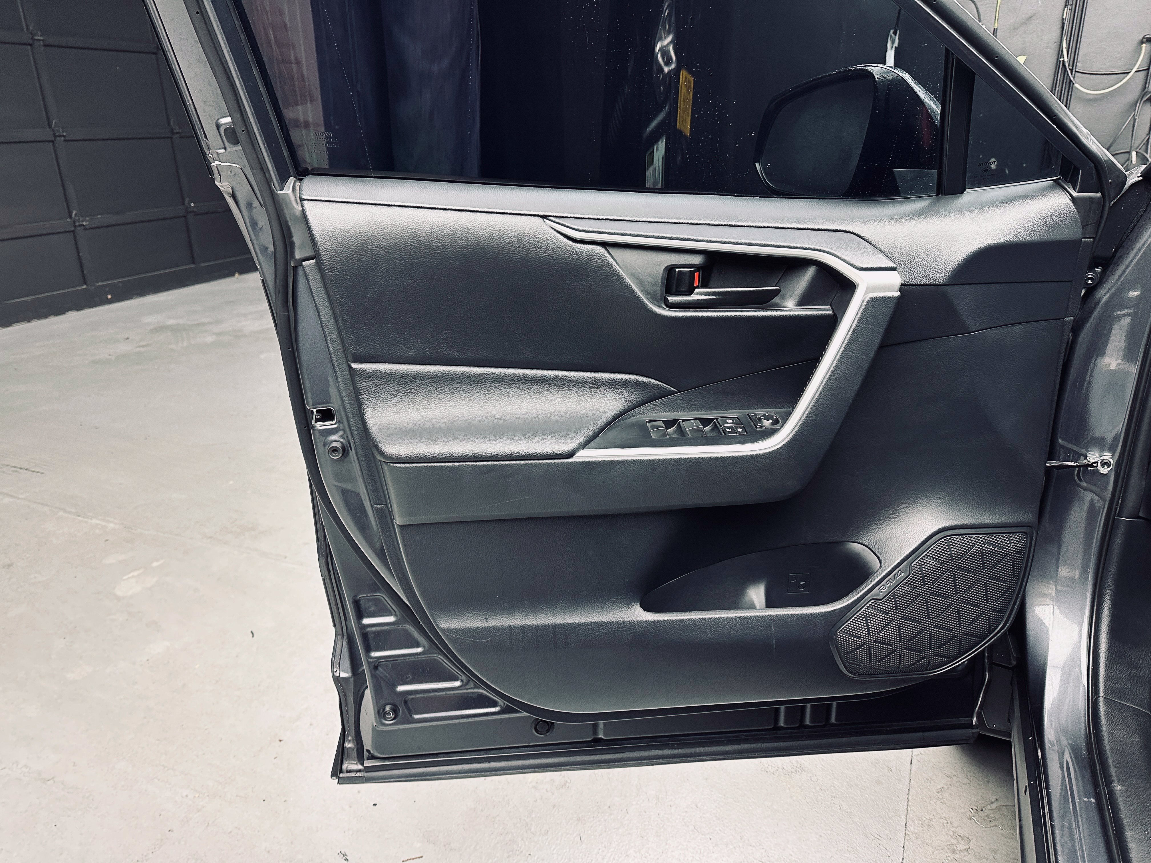 Used 2019 Toyota RAV4 LE w/ Carpet Mat Package FWD image 21