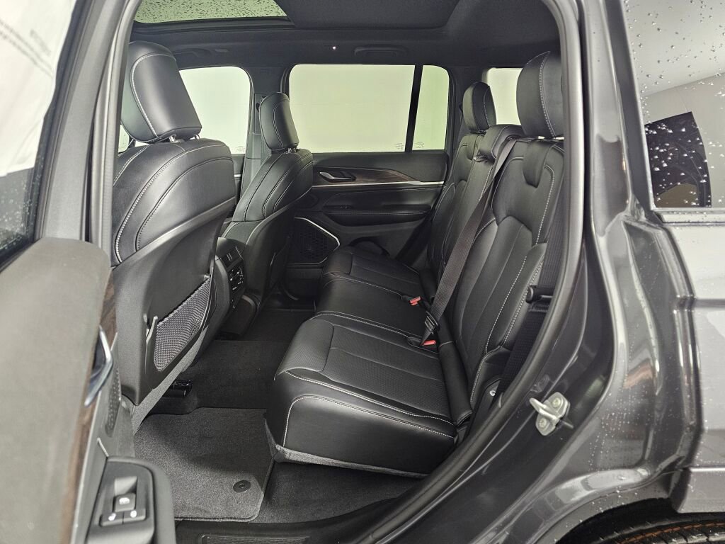 New 2026 Jeep Grand Cherokee Limited AWD/4WD image 35