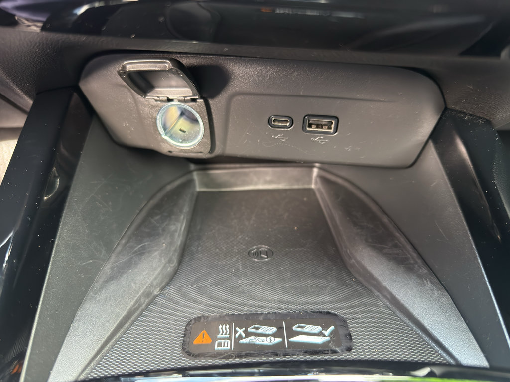 Used 2025 Chevrolet Trax RS w/ Sunroof Package FWD image 28