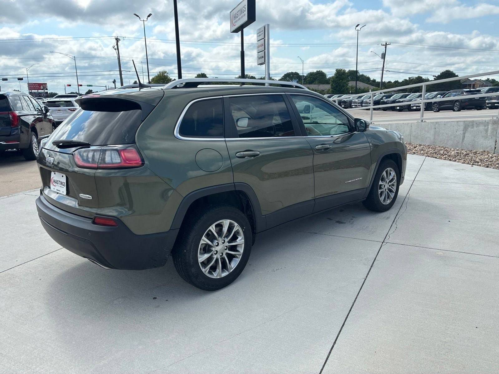Used 2021 Jeep Cherokee Latitude Lux FWD image 6