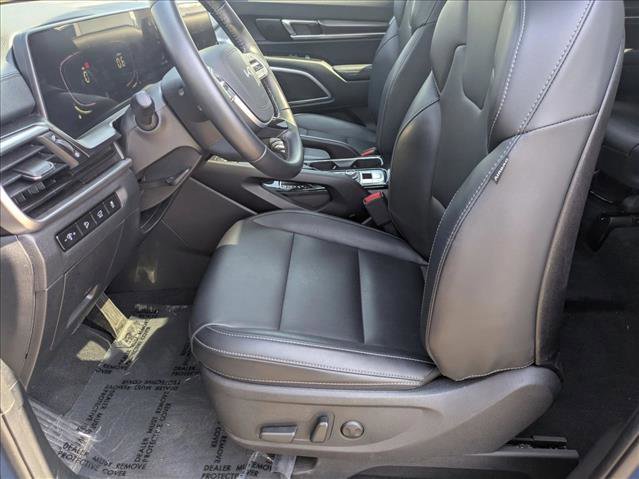Used 2025 Kia Telluride S image 17
