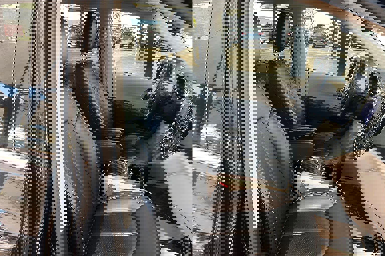 Used 2023 Chrysler Pacifica Touring-L image 9