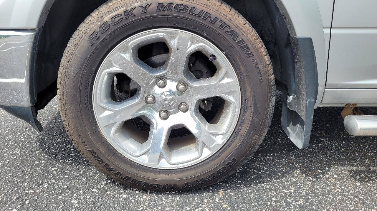 Used 2017 RAM 1500 Laramie AWD/4WD image 9