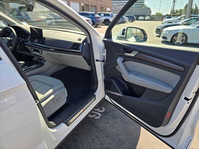 Used 2023 Audi Q5 2.0T Premium Plus w/ Premium Plus Package AWD/4WD image 12