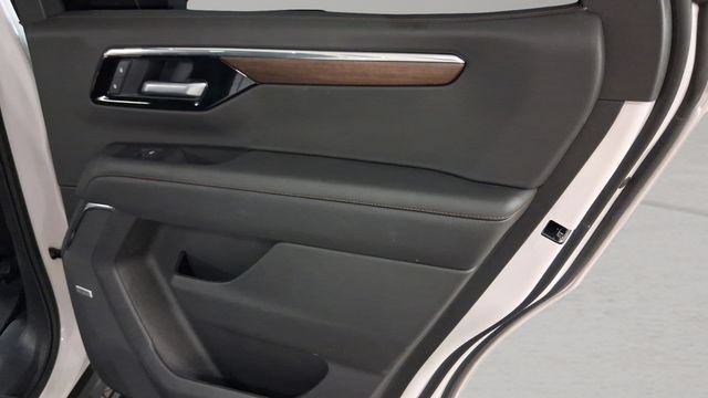 Used 2025 Chevrolet Tahoe High Country AWD/4WD image 15