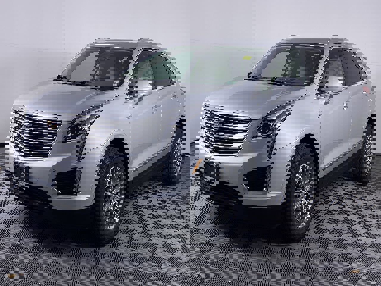 Certified 2017 Cadillac XT5 Luxury w/ Driver Awareness Package FWD image 35