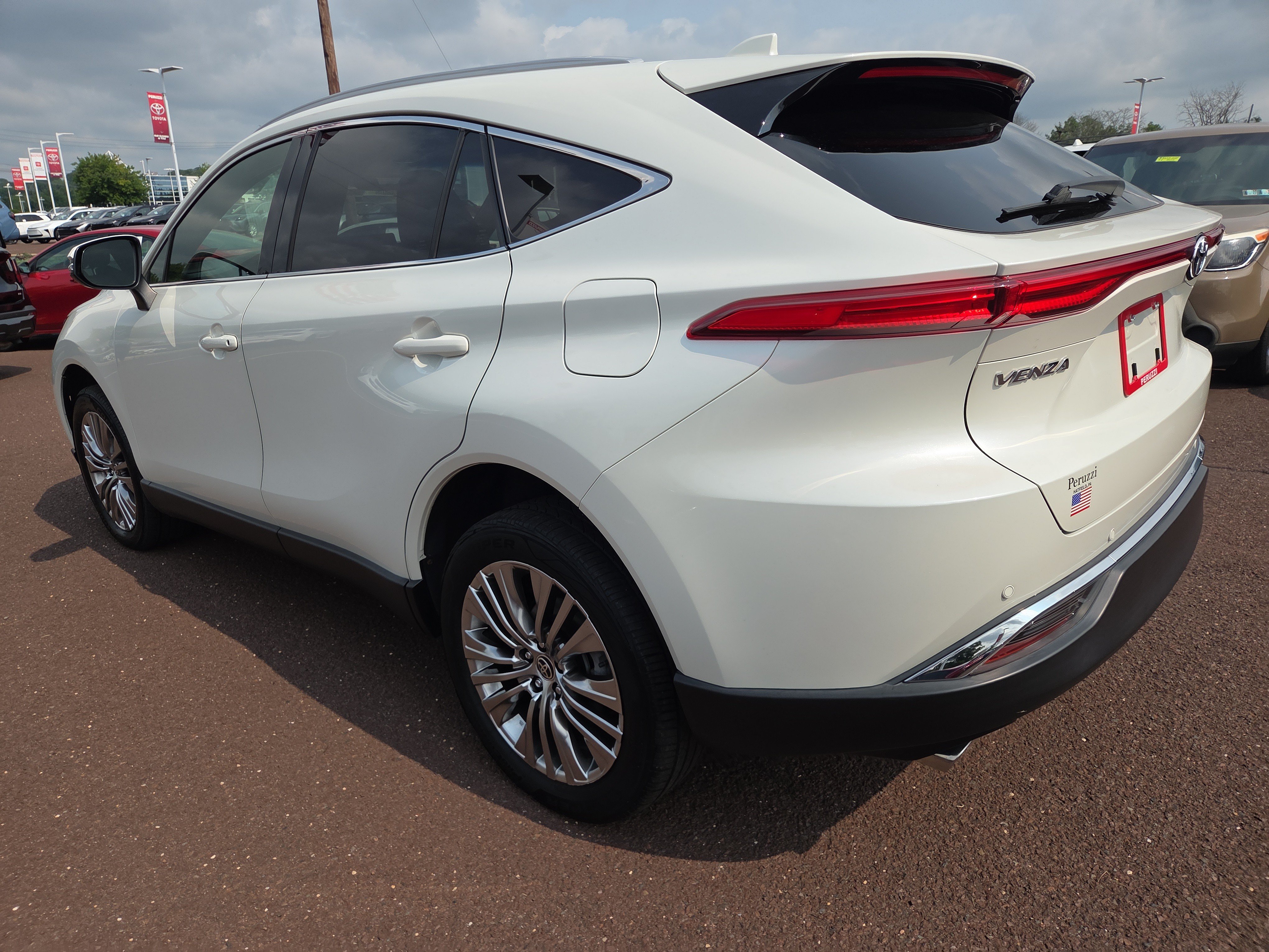 Certified 2022 Toyota Venza XLE AWD/4WD image 5