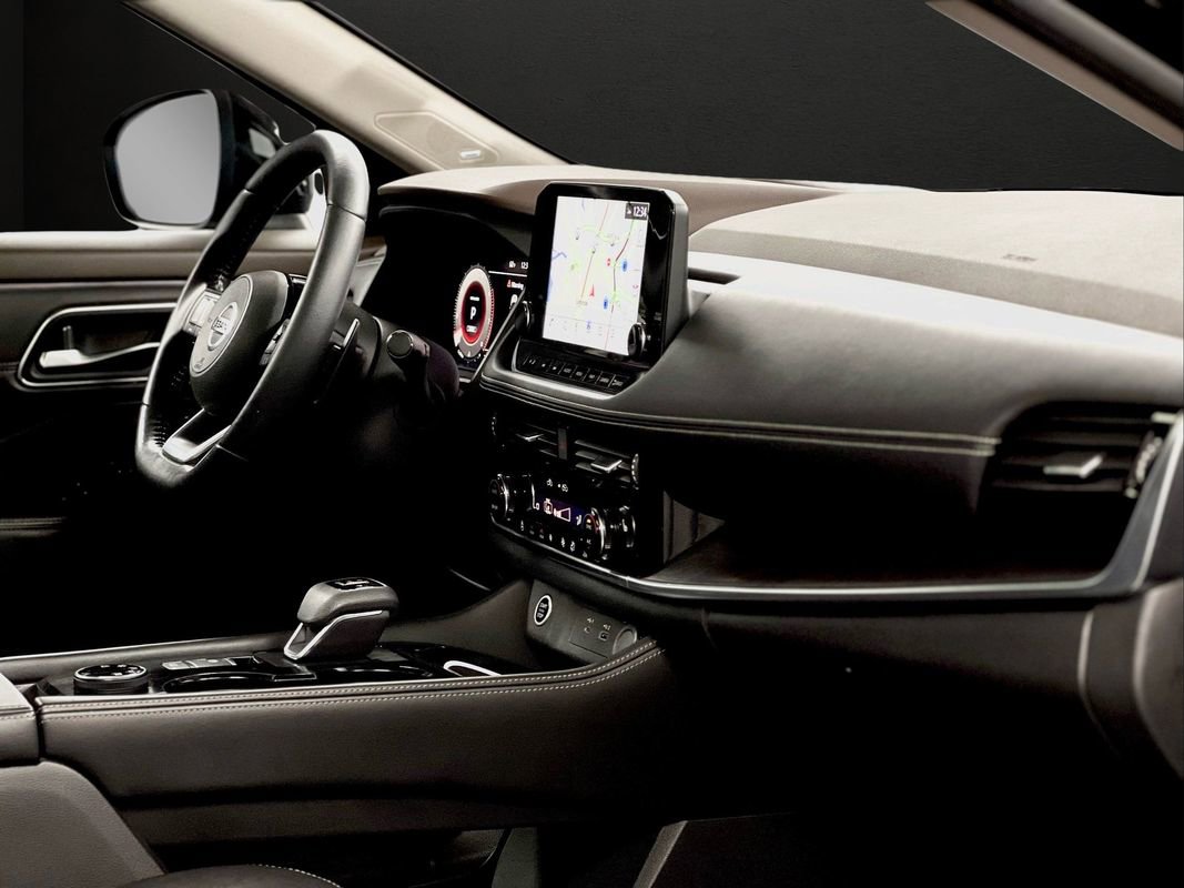 Used 2021 Nissan Rogue Platinum image 17