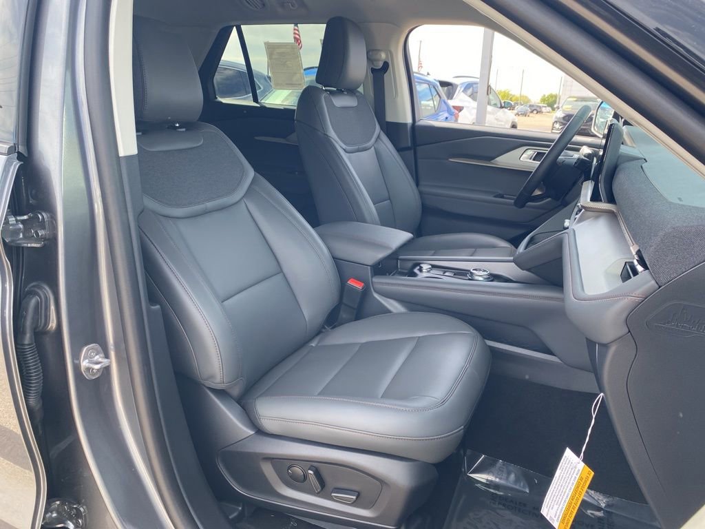 New 2025 Ford Explorer Active image 27