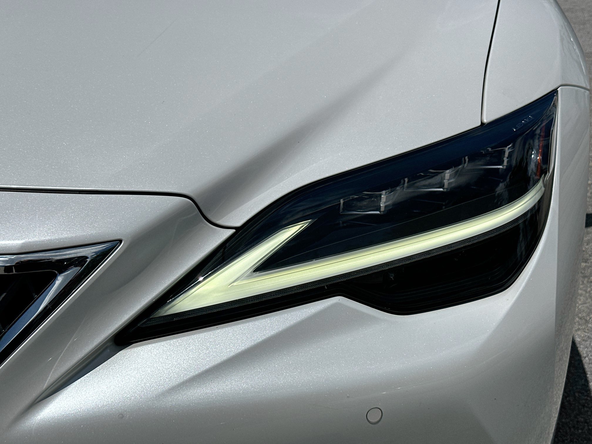 Used 2023 Lexus LS 500 w/ Accessory Package (Z2) RWD image 29