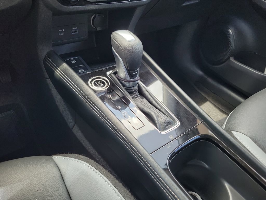 Used 2023 Nissan Kicks SR w/ SR Premium Package FWD image 31