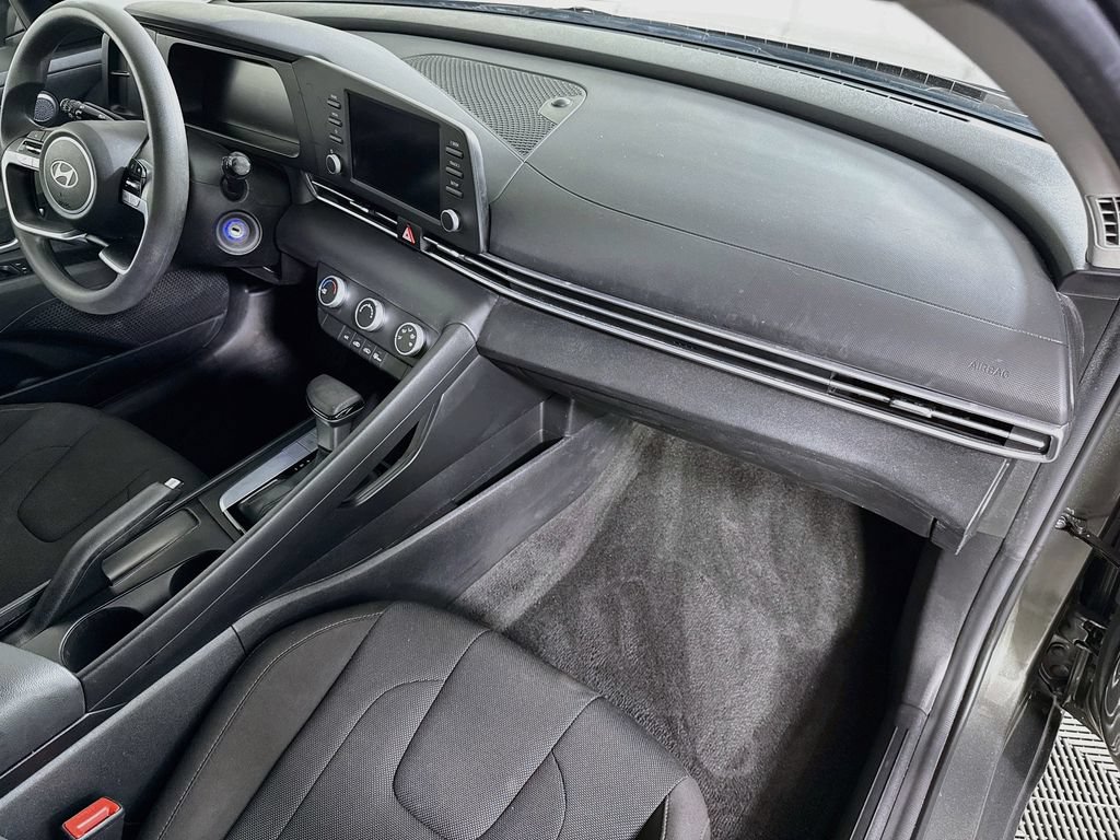 Certified 2024 Hyundai Elantra SE FWD image 30