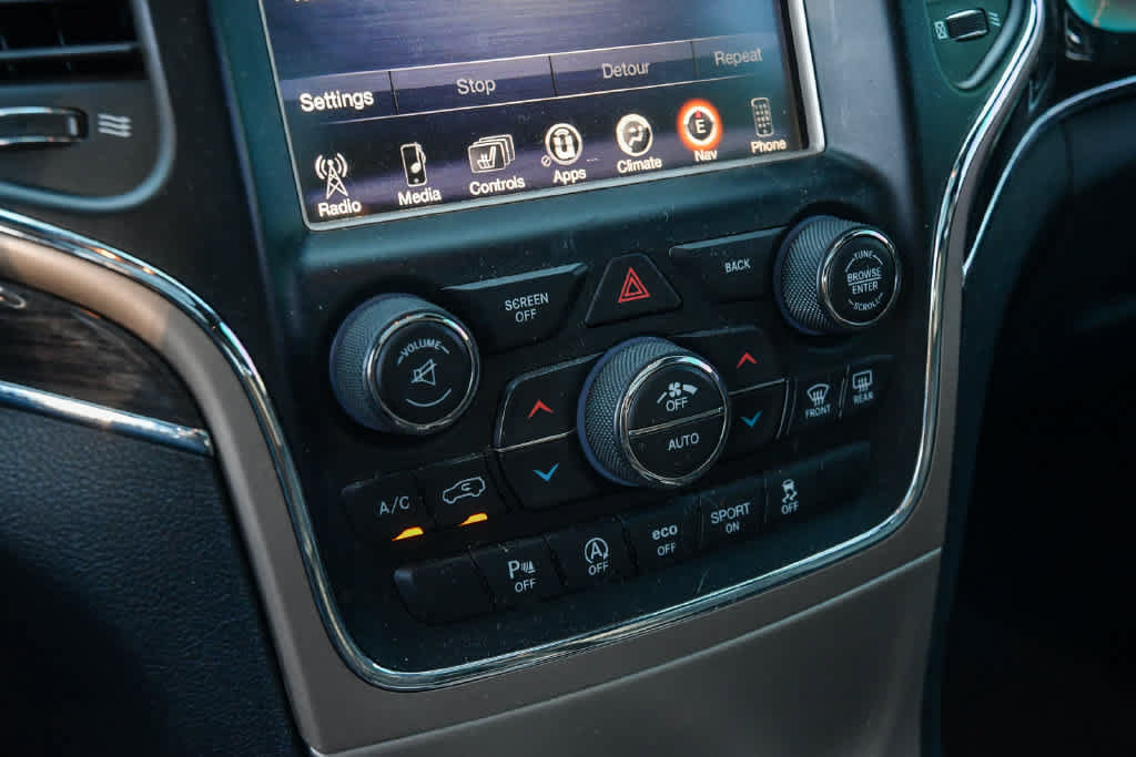 Used 2017 Jeep Grand Cherokee Overland RWD image 21