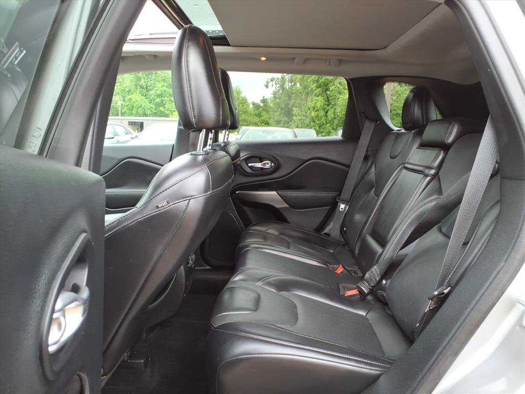 Used 2019 Jeep Cherokee Limited AWD/4WD image 11
