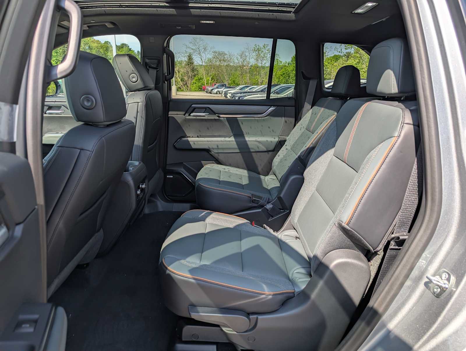 New 2026 GMC Acadia AT4 w/ Luxury Package AWD/4WD image 19