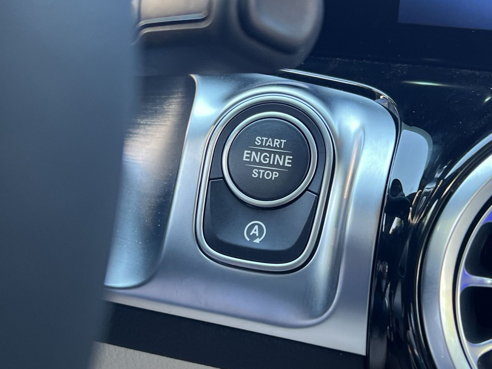 New 2026 Mercedes-Benz GLB 250 4MATIC image 38