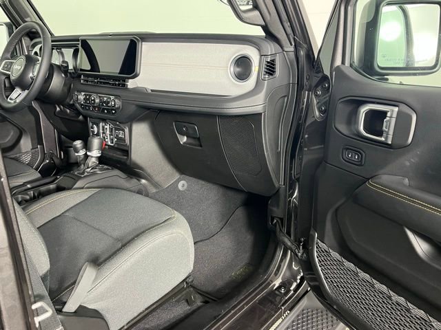 Used 2025 Jeep Wrangler Unlimited Sahara image 29