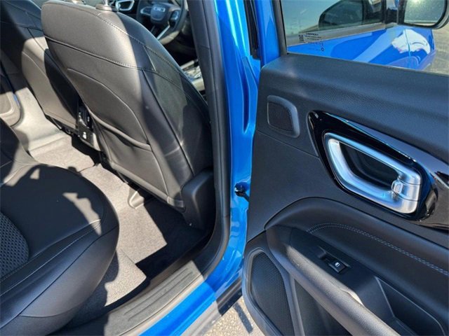 New 2025 Jeep Compass Latitude w/ Sun & Sound Group image 12