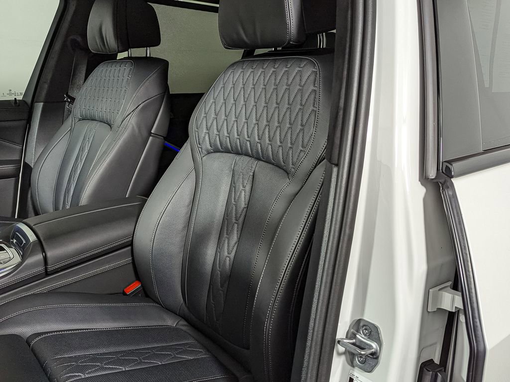 Certified 2025 BMW X7 M60i image 21