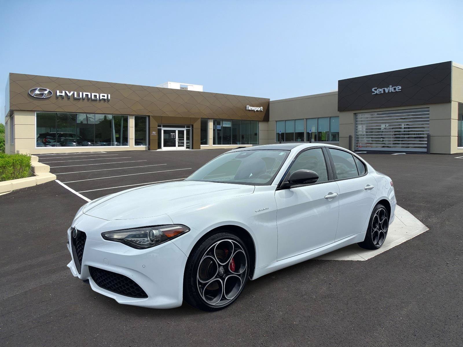 Used 2022 Alfa Romeo Giulia Veloce AWD/4WD image 1