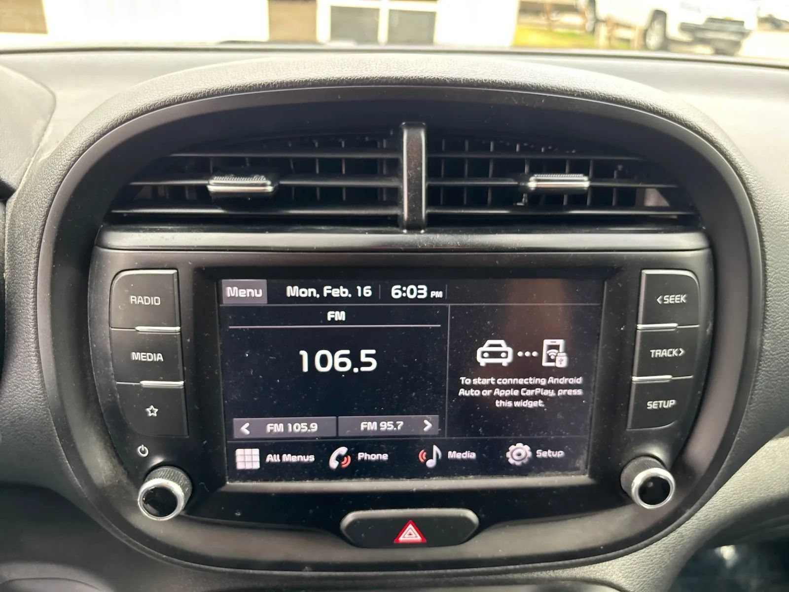 Used 2023 Kia Soul LX w/ Option Group 015 FWD image 19