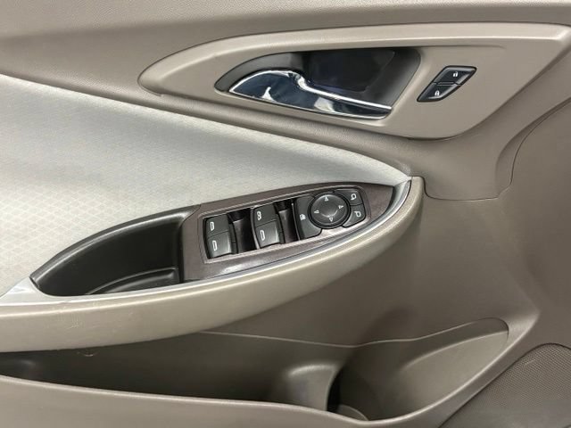 Used 2016 Chevrolet Malibu LT FWD image 11