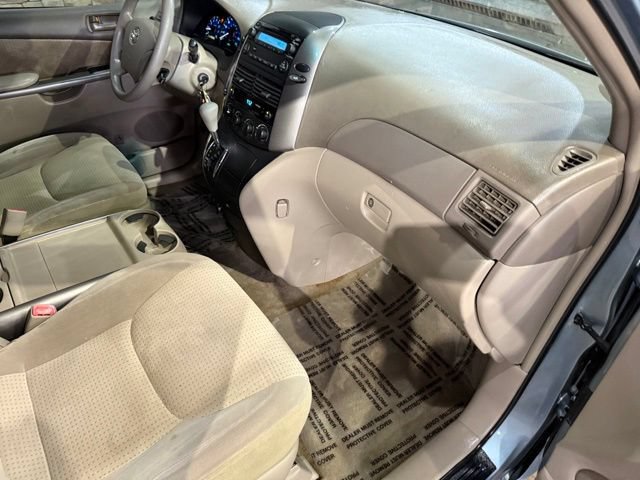 Used 2010 Toyota Sienna LE FWD image 28