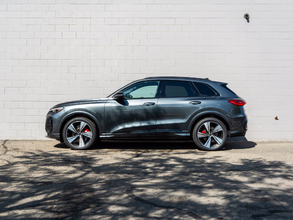 New 2026 Audi SQ5 Premium Plus AWD/4WD image 3