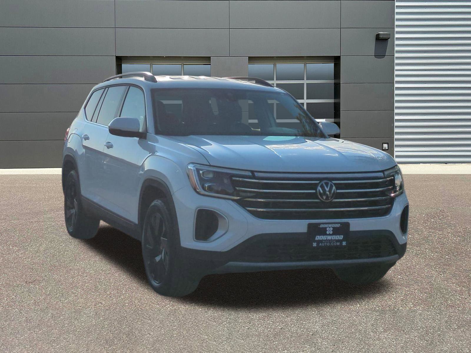 Used 2024 Volkswagen Atlas SE w/ Black Wheel Package