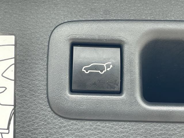 Used 2024 Toyota Highlander Platinum FWD image 29
