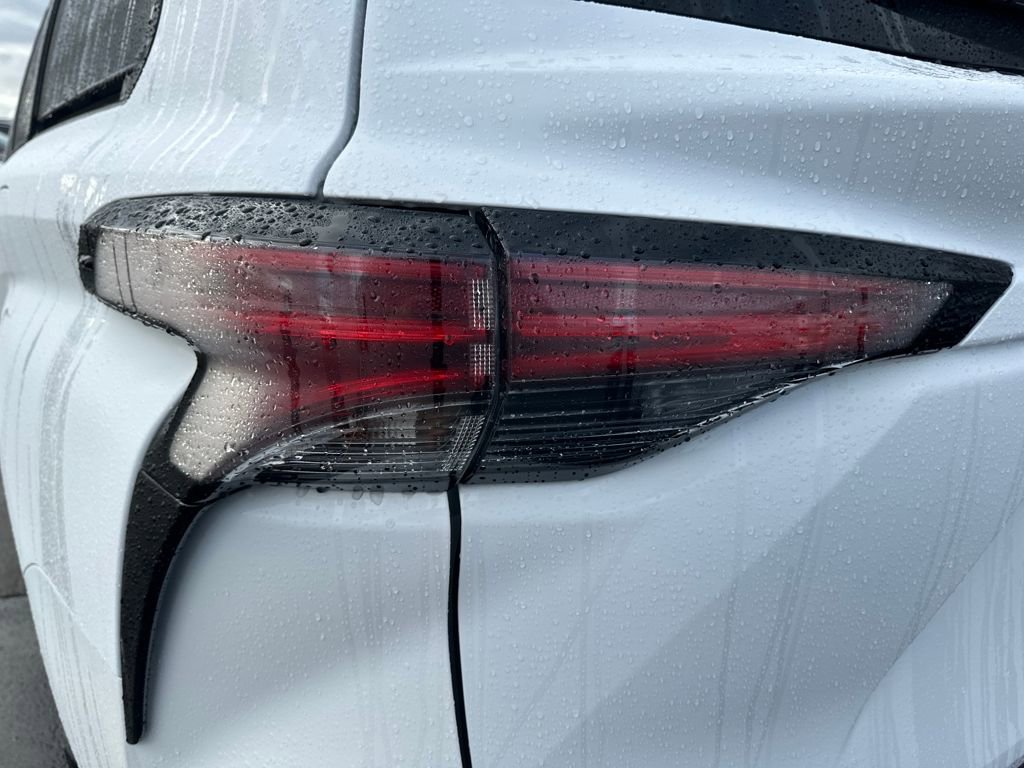 Used 2025 Toyota Sienna XSE w/ XSE Plus Package image 10