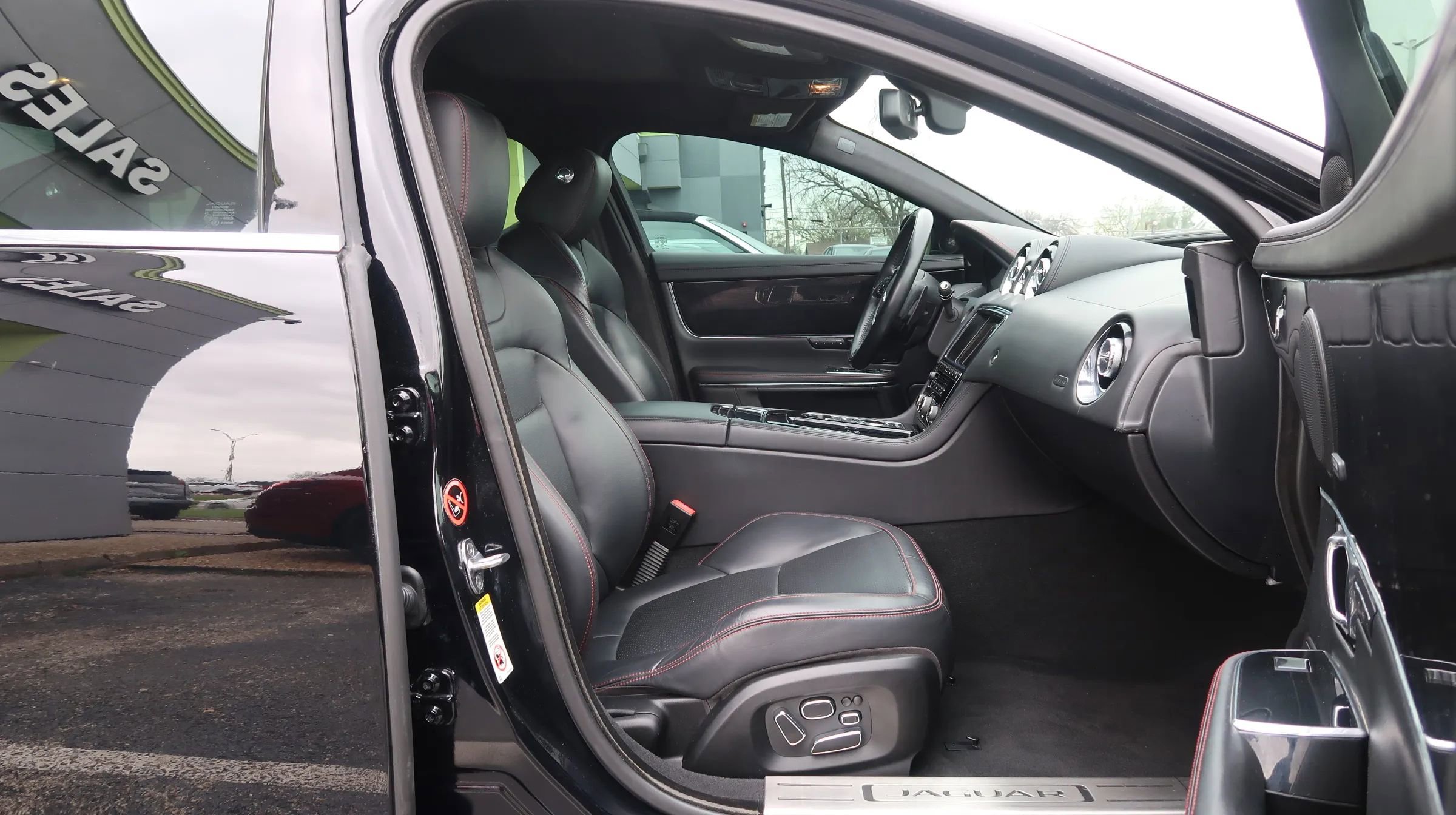 Used 2014 Jaguar XJ R LWB image 24