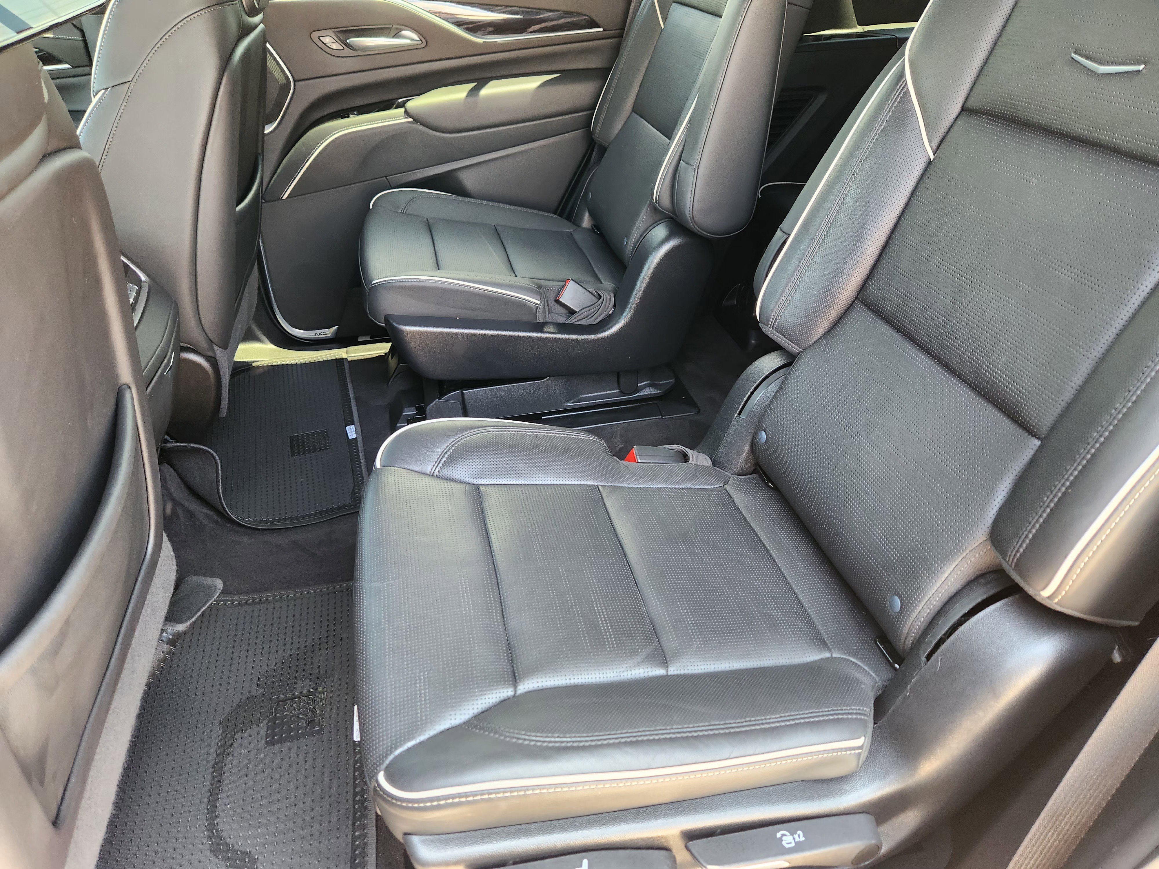 Used 2023 Cadillac Escalade Sport w/ LPO, ONYX Package RWD image 31