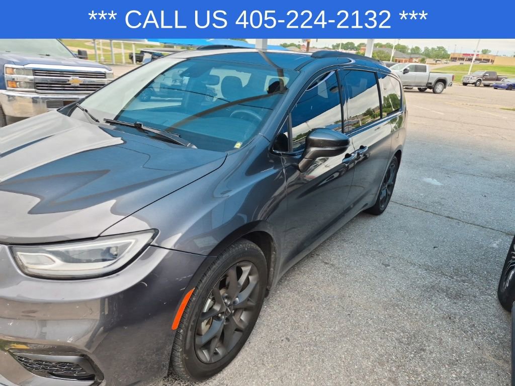Used 2021 Chrysler Pacifica Touring w/ S Appearance Package image 2