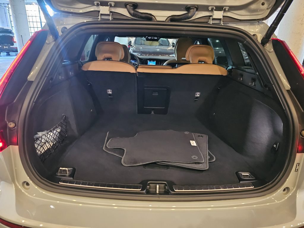Certified 2025 Volvo V60 B5 Cross Country Ultra AWD/4WD image 7