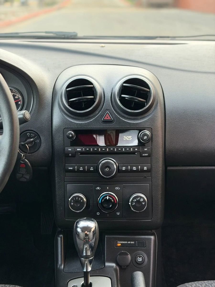 Used 2010 Pontiac G6 Sedan 4D image 25