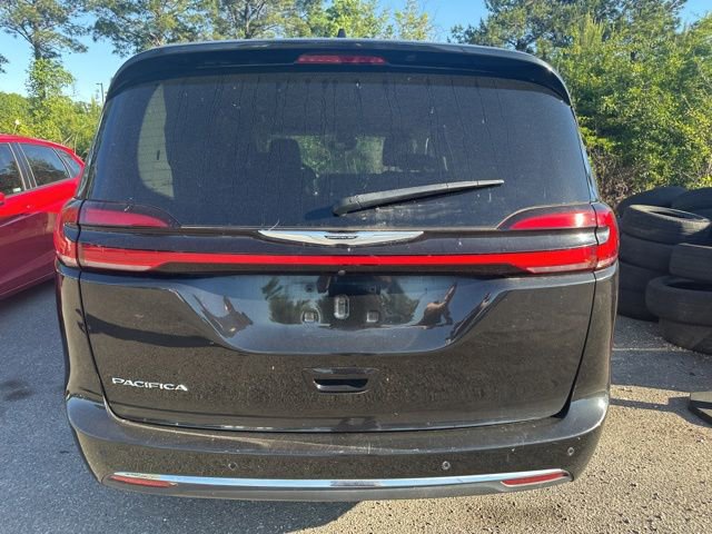 Used 2023 Chrysler Pacifica Touring-L FWD image 4