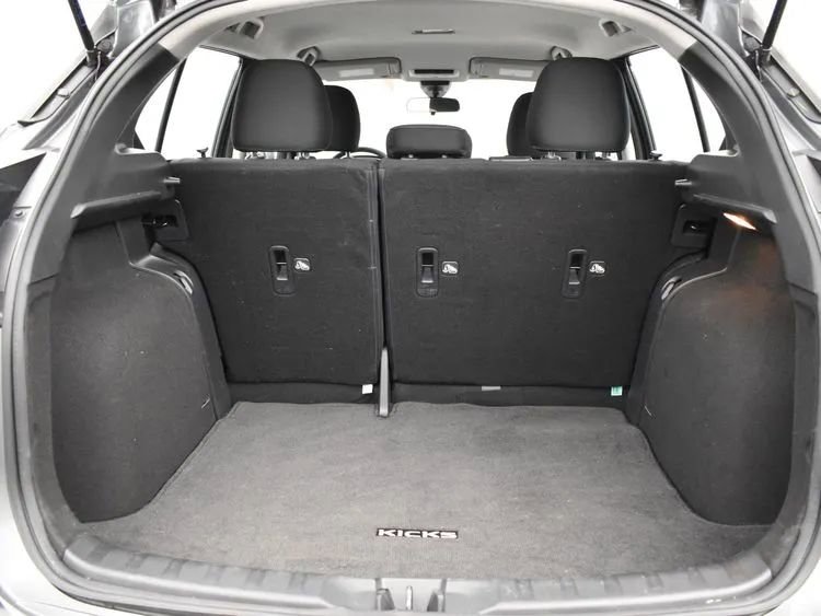 Used 2023 Nissan Kicks SV image 17