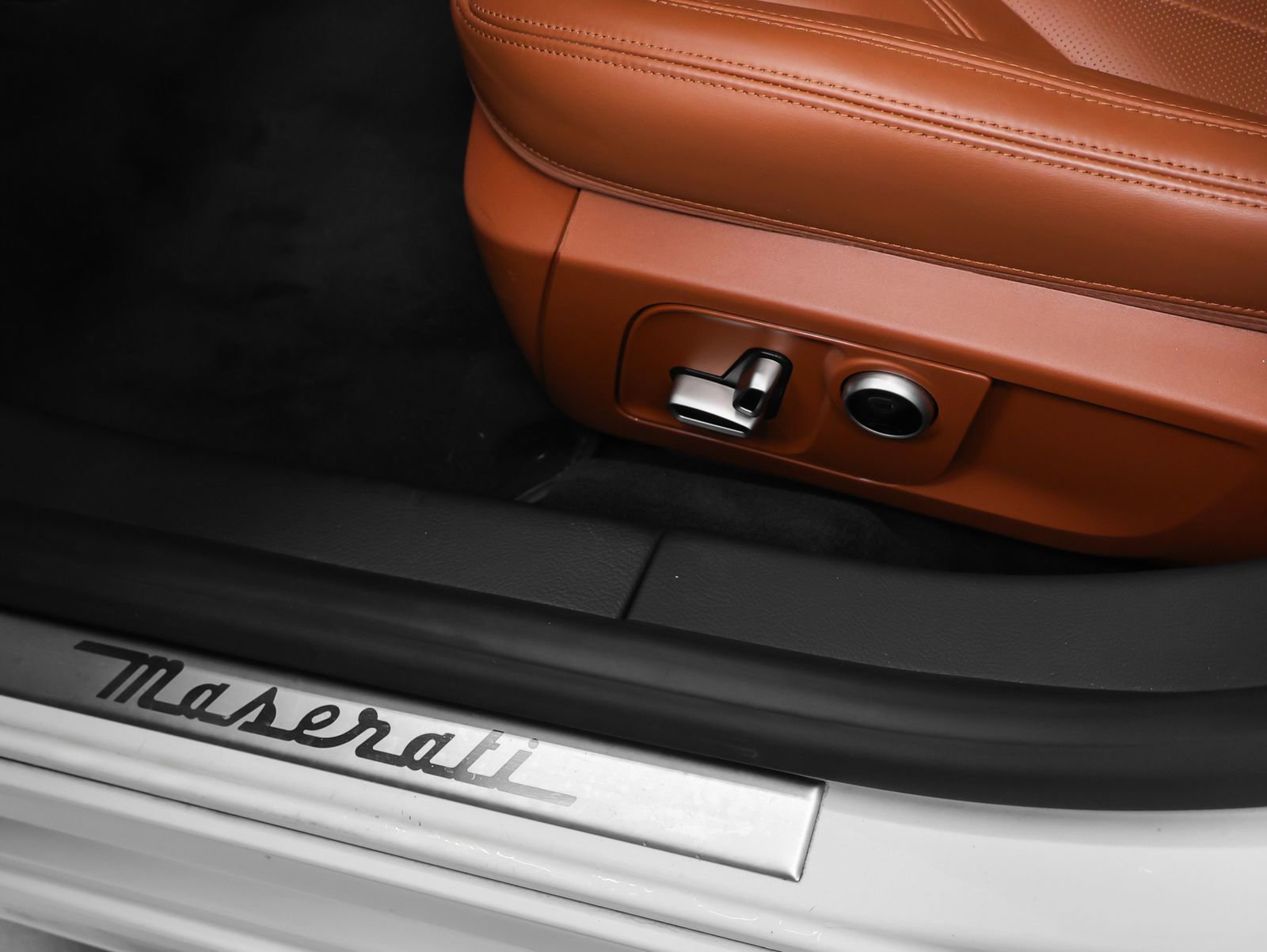 Used 2023 Maserati Quattroporte Modena RWD image 36