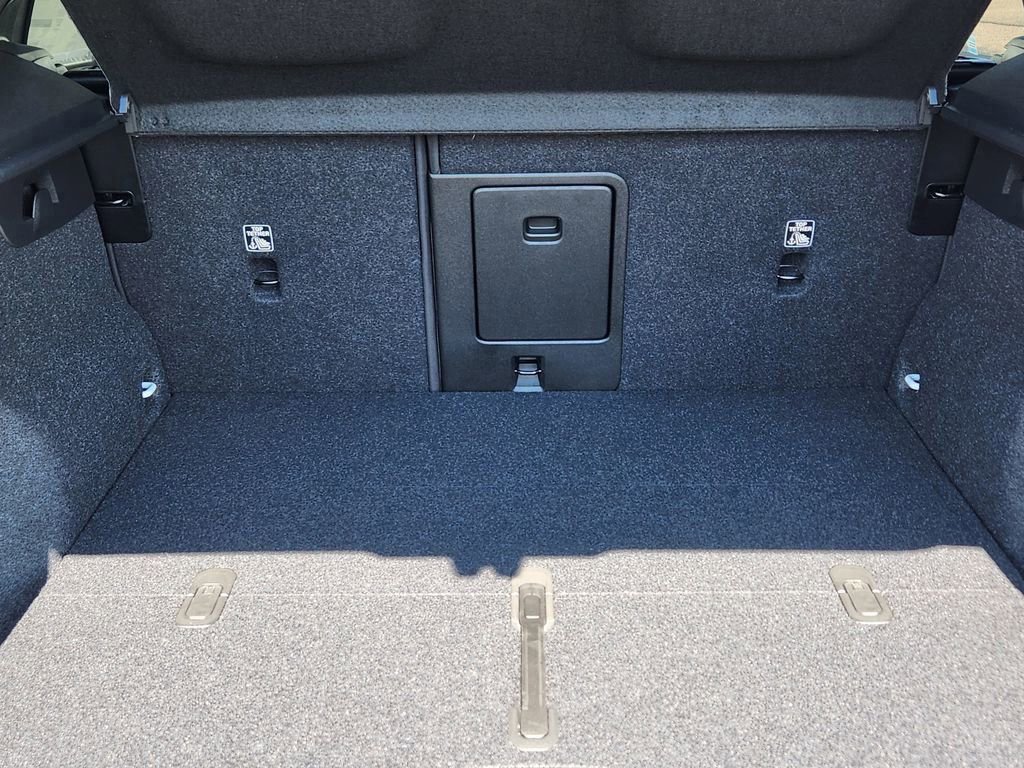 New 2026 Volvo XC40 B5 Plus w/ Protection Package Premier image 23