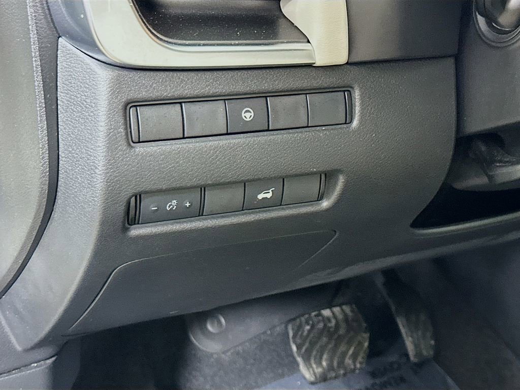 Used 2022 Nissan Rogue SV w/ SV Premium Package image 16