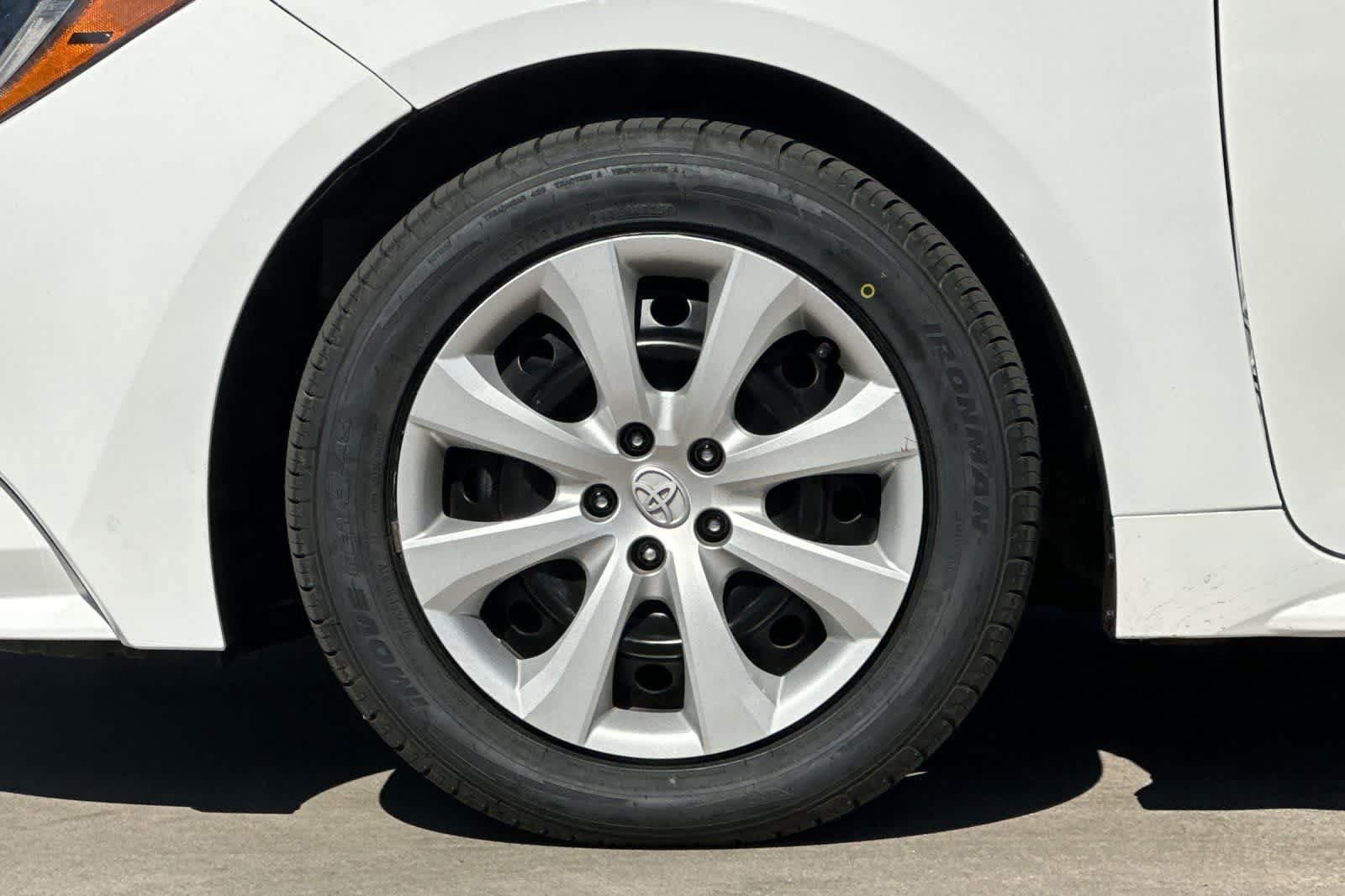 Used 2024 Toyota Corolla LE FWD image 33