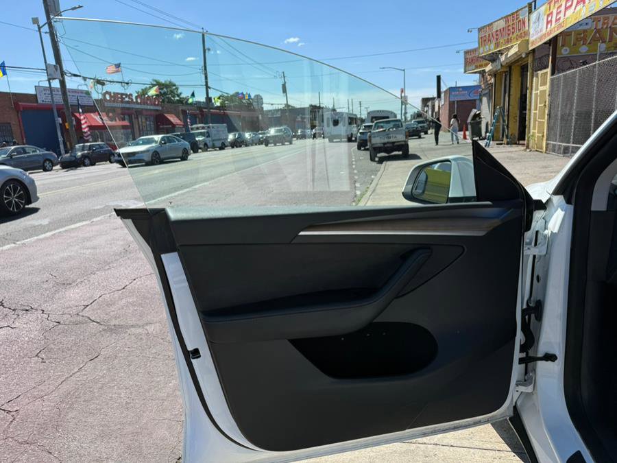 Used 2023 Tesla Model Y Long Range image 18