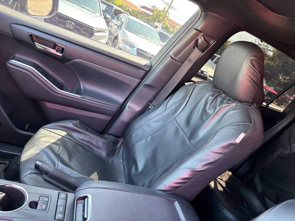 Used 2021 Toyota Highlander XSE FWD image 22