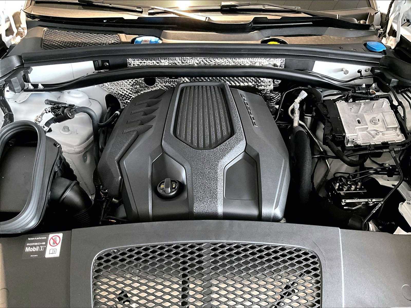 New 2026 Porsche Macan AWD/4WD image 20