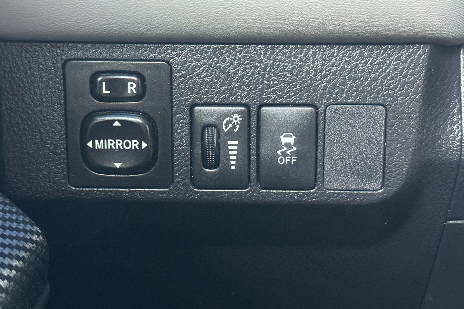Used 2014 Toyota RAV4 XLE AWD/4WD image 32